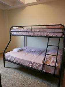 a bunk bed in a room with a bunk bedutenewayangering at Apart-hotel alessia in Santiago