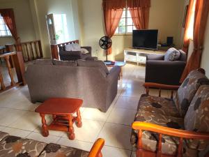 TV a/nebo společenská místnost v ubytování OceanView Villa + 5 fotografií