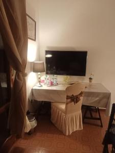 Μια τηλεόραση ή/και κέντρο ψυχαγωγίας στο Villa Rosa +27 φωτογραφίες