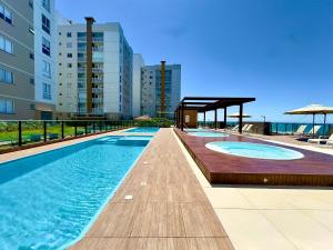 Πισίνα στο ή κοντά στο Aptos completo PÉ NA AREIA em Barra Velha em condomínio Resort com Spa, Piscina, quadra de futebol, Sala de jogos, brinquedoteca, Complexo com diversos comércios