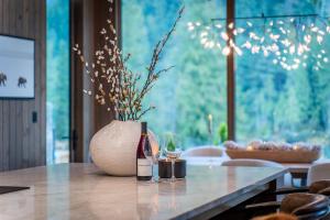 Fotografie z fotogalerie ubytování Mountain Lake Luxury Ski Chalet v destinaci Revelstoke + 50 fotografií