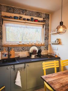 Η κουζίνα ή μικρή κουζίνα στο Maus Haus