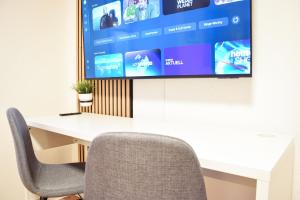 Телевизор и/или развлекательный центр в stycoz - Modern studio 5 - Central