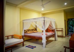A bed or beds in a room at Hotel Finlanka