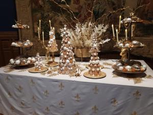 a table with christmas trees on top of it at Maison cosy citadine in Tours