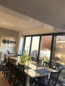 Posezení v ubytování Luxurious Modern Spacious house in London Brixton