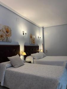 Postel nebo postele na pokoji v ubytování Hostal Cerezo 2 + 38 fotografií