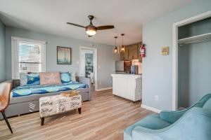 Posezení v ubytování Walk to Beach and Boardwalk Ocean City Haven!