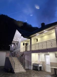 Το κτήριο όπου στεγάζεται  το μοτέλ