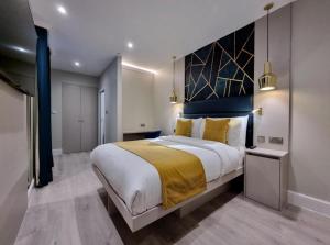 Ένα ή περισσότερα κρεβάτια σε δωμάτιο στο Lucky inn