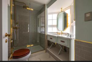 Ένα μπάνιο στο Lucky inn