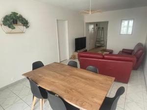 TV a/nebo společenská místnost v ubytování Spacieux T4 lumineux avec balcon confort, calme et modernité à Joué-lès-Tours