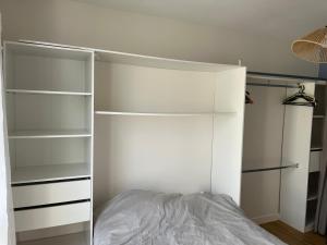 Postel nebo postele na pokoji v ubytování Spacieux T4 lumineux avec balcon confort, calme et modernité à Joué-lès-Tours