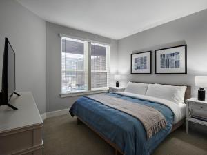 Voodi või voodid majutusasutuse AVE Blue Bell - Short Stay Furnished Apartment toas +9 fotot