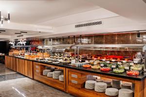 Jídlo v aparthotelu nebo okolí + 4 fotografie