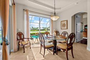 Χώρος καθιστικού στο Royal Sereni Tee - Cape Royal Golf Community