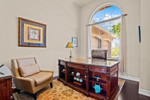 Χώρος καθιστικού στο Royal Sereni Tee - Cape Royal Golf Community