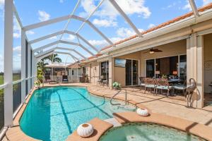 Πισίνα στο ή κοντά στο Royal Sereni Tee - Cape Royal Golf Community