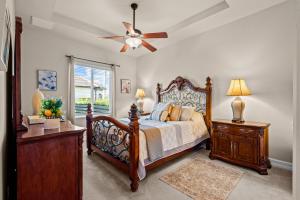 Ένα ή περισσότερα κρεβάτια σε δωμάτιο στο Royal Sereni Tee - Cape Royal Golf Community +35 φωτογραφίες