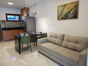 Kuchyň nebo kuchyňský kout v ubytování Aptos em cond. c/ Piscina e Churrasqueira, Imbassaí - FOSs