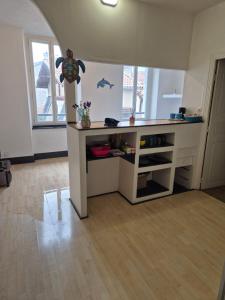 a white desk in a room with a window at Le Lagon in Saint-Gaudens +3 photos