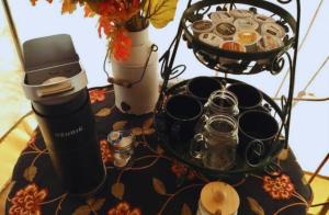 Mâncare la sau în apropiere de cort de lux