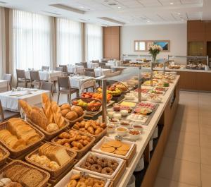 Jídlo v hotelu nebo okolí + 16 fotografií