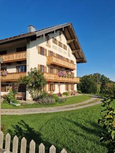 Το κτήριο όπου στεγάζεται  το διαμέρισμα