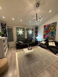 Χώρος καθιστικού στο Villa Nordic Snowlight 4 bedrooms, sauna, Wi-Fi and free parking