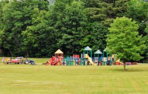 Herní místnost nebo prostor pro děti v ubytování Luxury Catskill Mountains Dome Retreat
