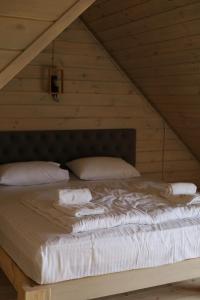 Postel nebo postele na pokoji v ubytování Treti Dvir