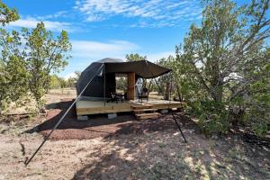 Φωτογραφία από το άλμπουμ του Boutique Glamping Dome Escape by Grand Canyon σε Valle