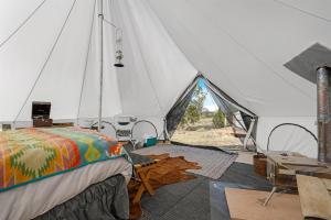 Voodi või voodid majutusasutuse Peaceful Off-Grid Grand Canyon Stay toas