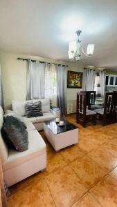 Posezení v ubytování beachfront apartment