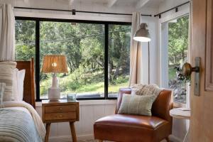 Posezení v ubytování WineCountry Retreat with Casita Bocce & Sunset Views