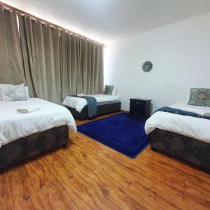 Ένα ή περισσότερα κρεβάτια σε δωμάτιο στο Effortless Budget Apartment Southernwood