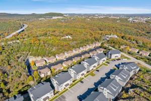 an overhead view of a row of houses at Crossroads Vistas - 3BDR Condo in Branson