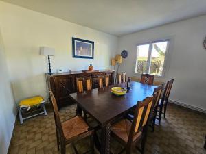 Et opholdsområde på Villa La Chêneraie 10 personnes + 11 billeder