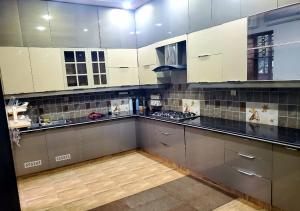 Kuchyň nebo kuchyňský kout v ubytování Stylish Furnished Home in Lahore Near Wapda Town