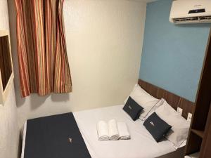 Giường trong phòng chung tại Downtown Santana Hotel +30 ảnh