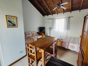 Ένα ή περισσότερα κρεβάτια σε δωμάτιο στο Hola!