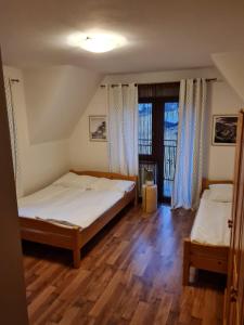 a bedroom with two beds and a window at Janicek in Ząb