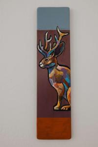 een schilderij van een hert op een muur bij The Jackalope Rooftop w Fire Pit & Epic Mountain Views in Buena Vista +28 foto's