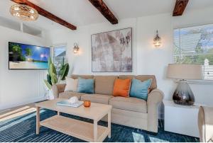 a living room with a couch and a table at The Cozy Jamozy in Panama City Beach