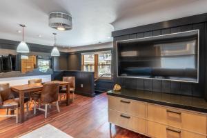 Kuchyň nebo kuchyňský kout v ubytování Cedar Crest - Woodpecker Cottage 7