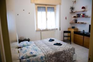 Ένα ή περισσότερα κρεβάτια σε δωμάτιο στο Relax al mare, appartamento Gelsomino