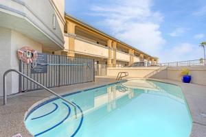 Πισίνα στο ή κοντά στο Best Western Kettleman City Inn & Suites