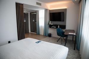 Una televisión o centro de entretenimiento en Holiday Inn London - Whitechapel by IHG