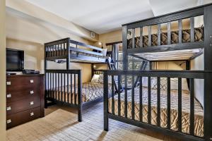 Postel nebo postele na pokoji v ubytování Fantastic Mountain View - Hot Tubs & Steam Room