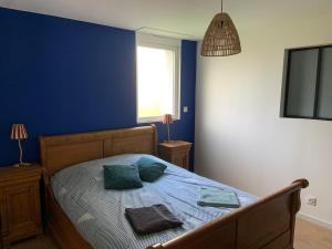 Ένα ή περισσότερα κρεβάτια σε δωμάτιο στο La Caverne Bretonne